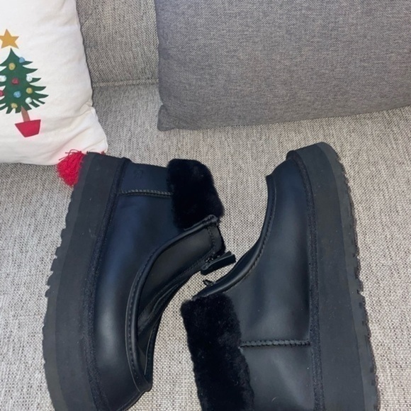UGG FUNKETTE platform BOOT ULTRA MATTE BLACK LEATHER ANKLE WOMEN'S size US 6 - Picture 4 of 9